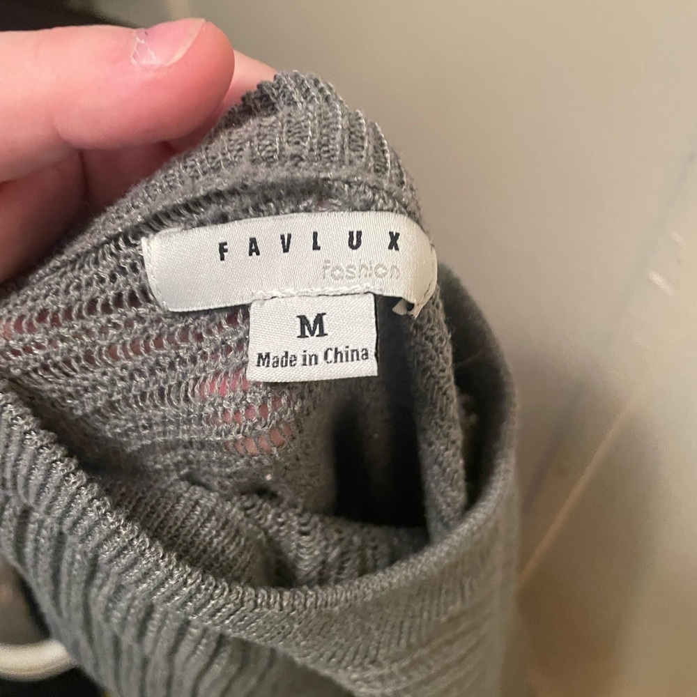 Sweatshirt kinda cropped